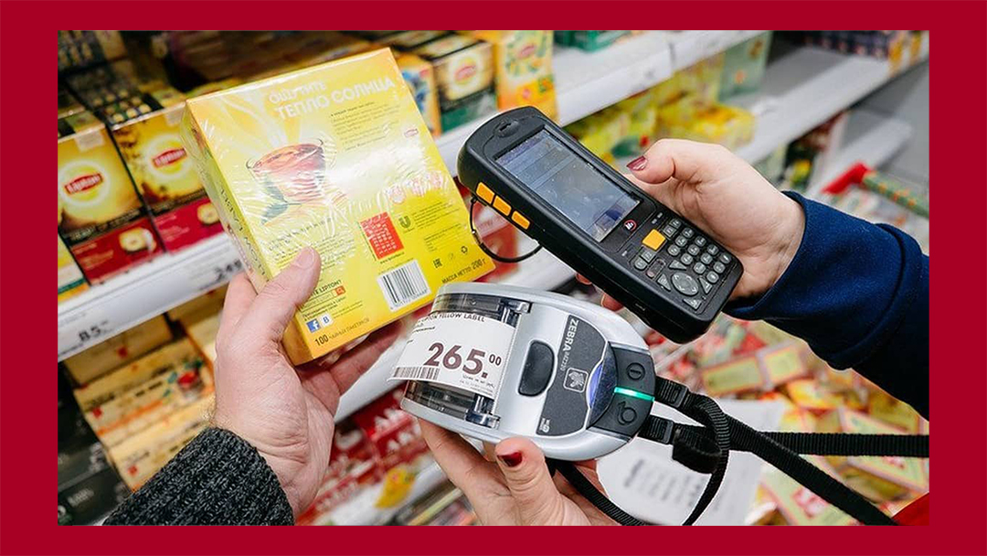 К примеру на фото стоит упаковка чая, а за ним ещё 20 пачек, что скрываются в ряду за первым. Этот ряд - фейсинг